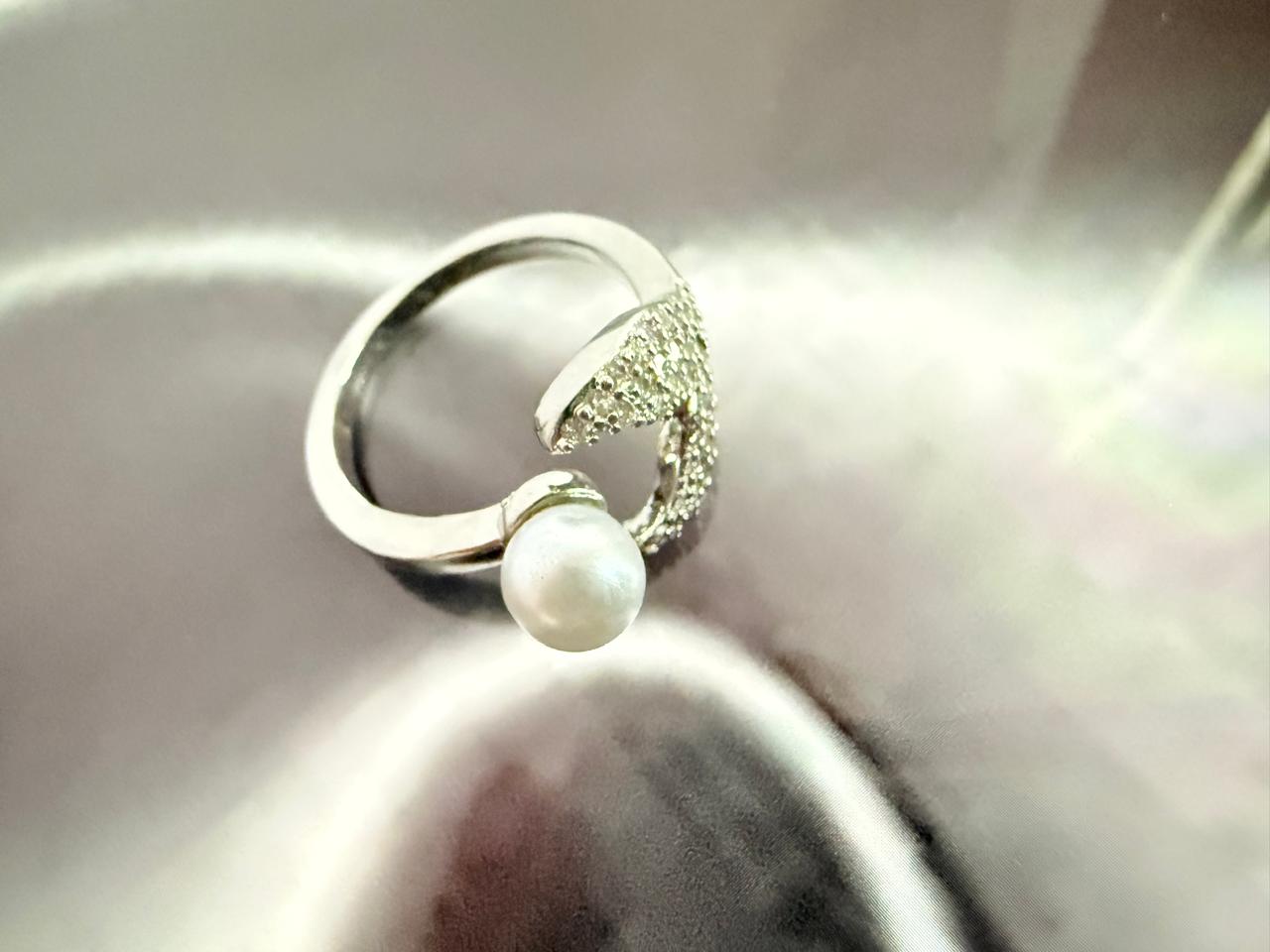 Adjustable pearl Ring