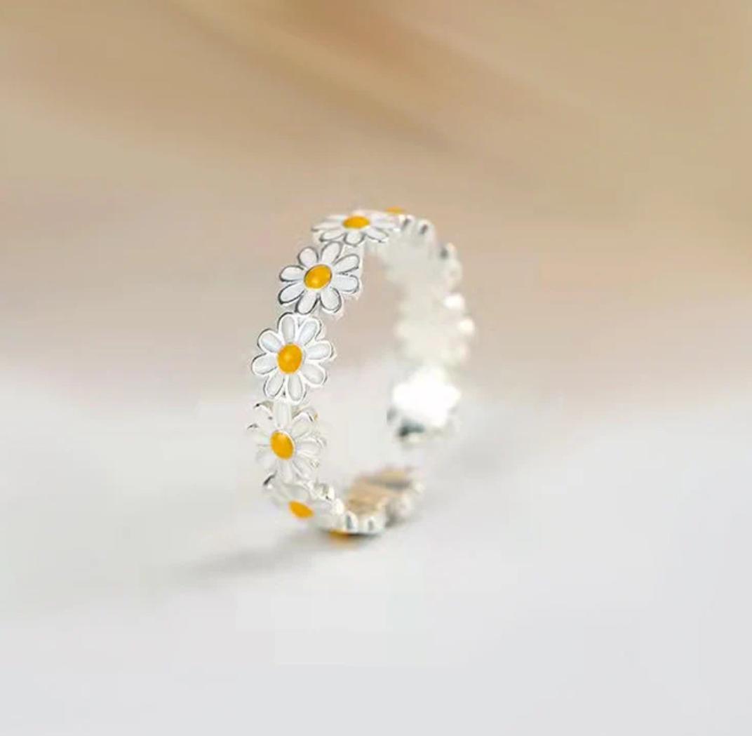 Daisy Bloom Adjustable Ring