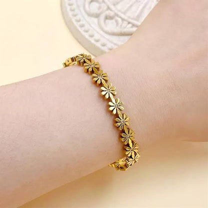 Sparkling Daisy Flower Bracelet