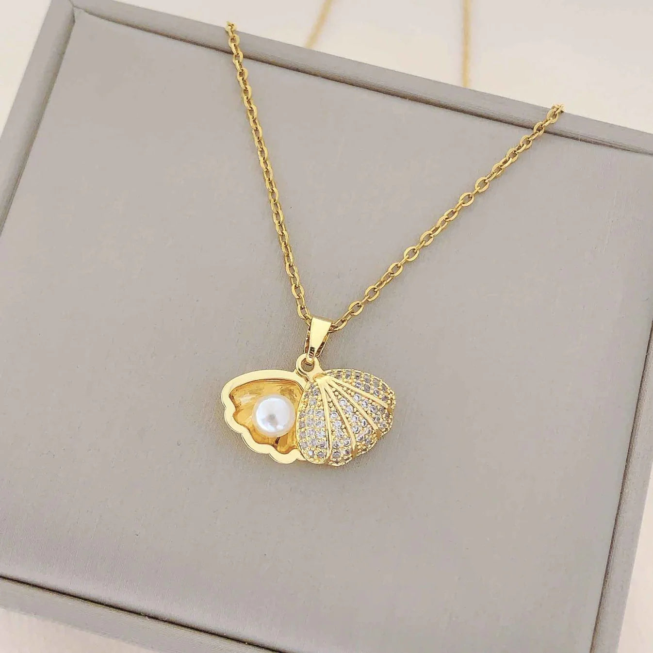 Shell Necklace with a Pearl