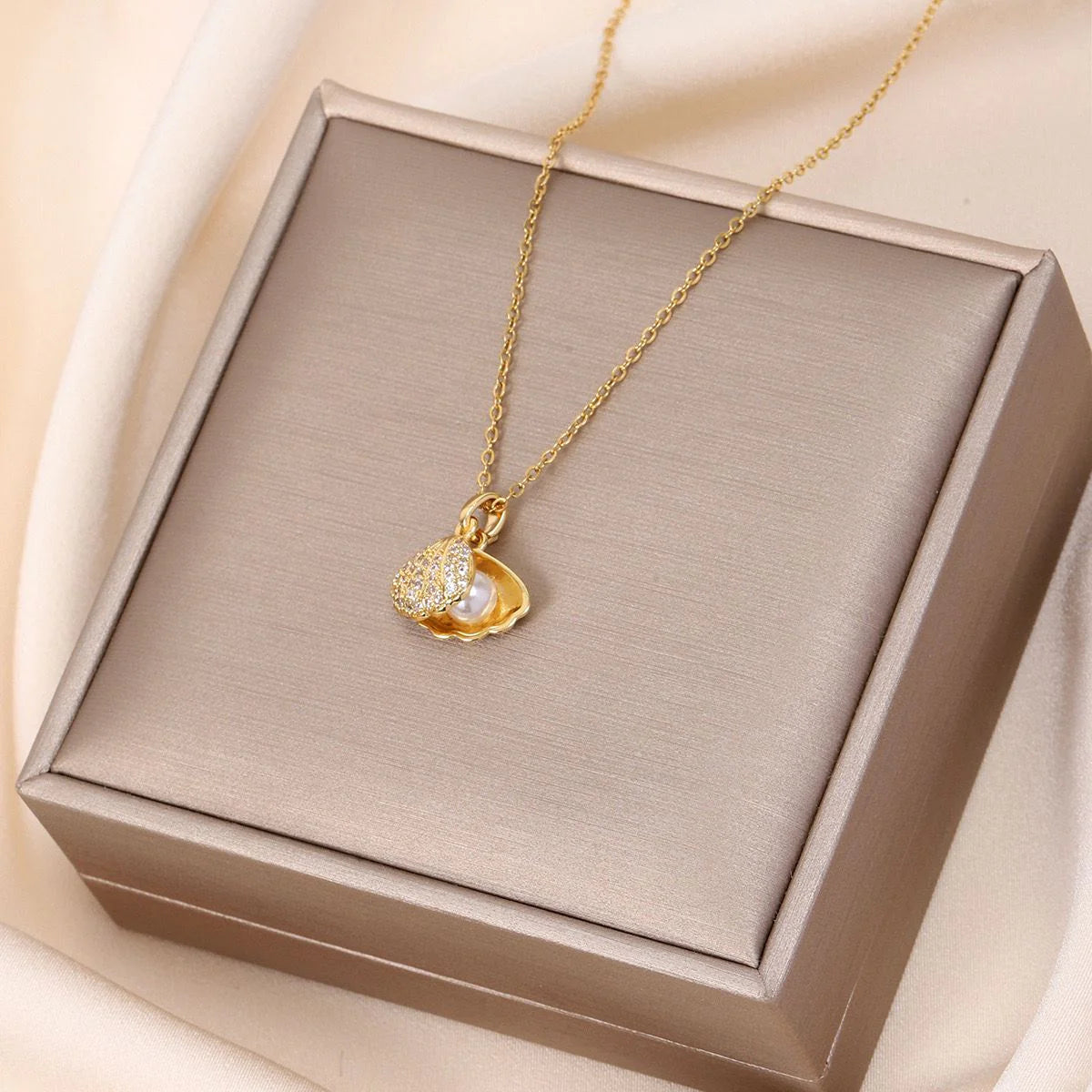 Shell Necklace with a Pearl