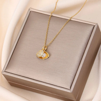 Shell Necklace with a Pearl
