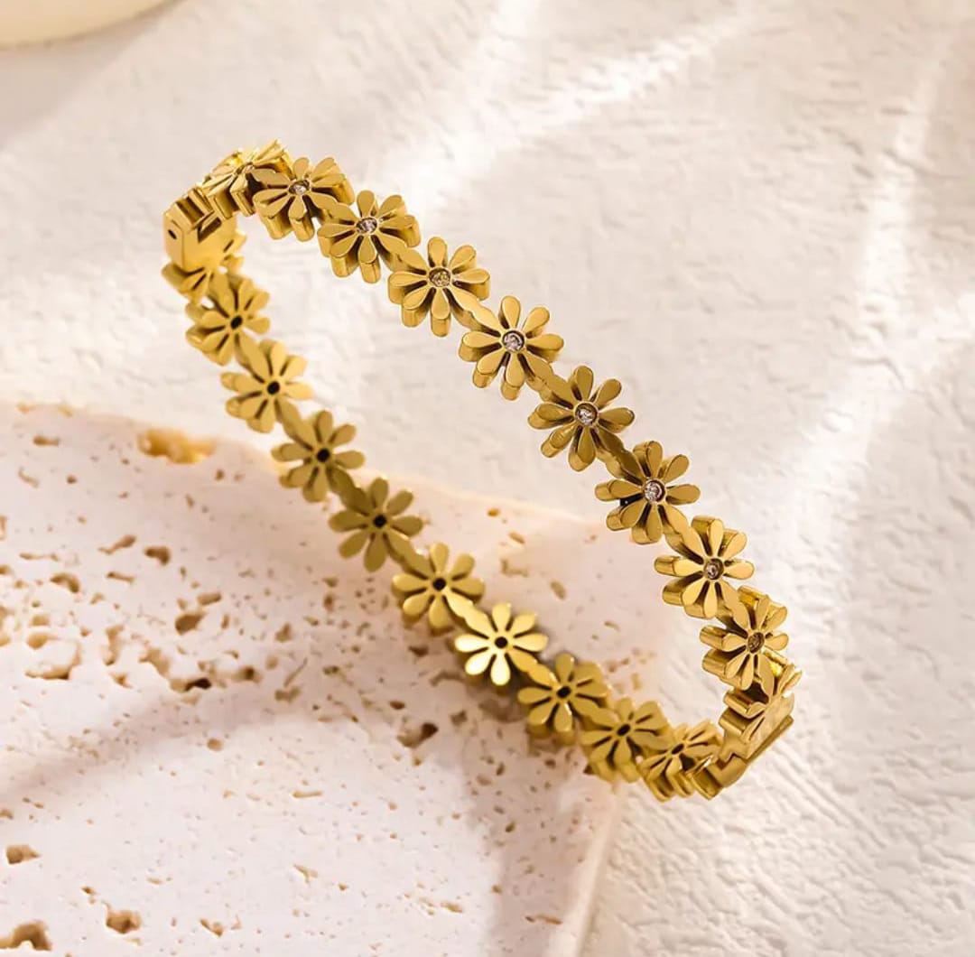 Sparkling Daisy Flower Bracelet