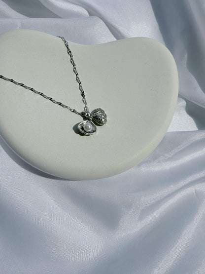 Shell Necklace with Pearl