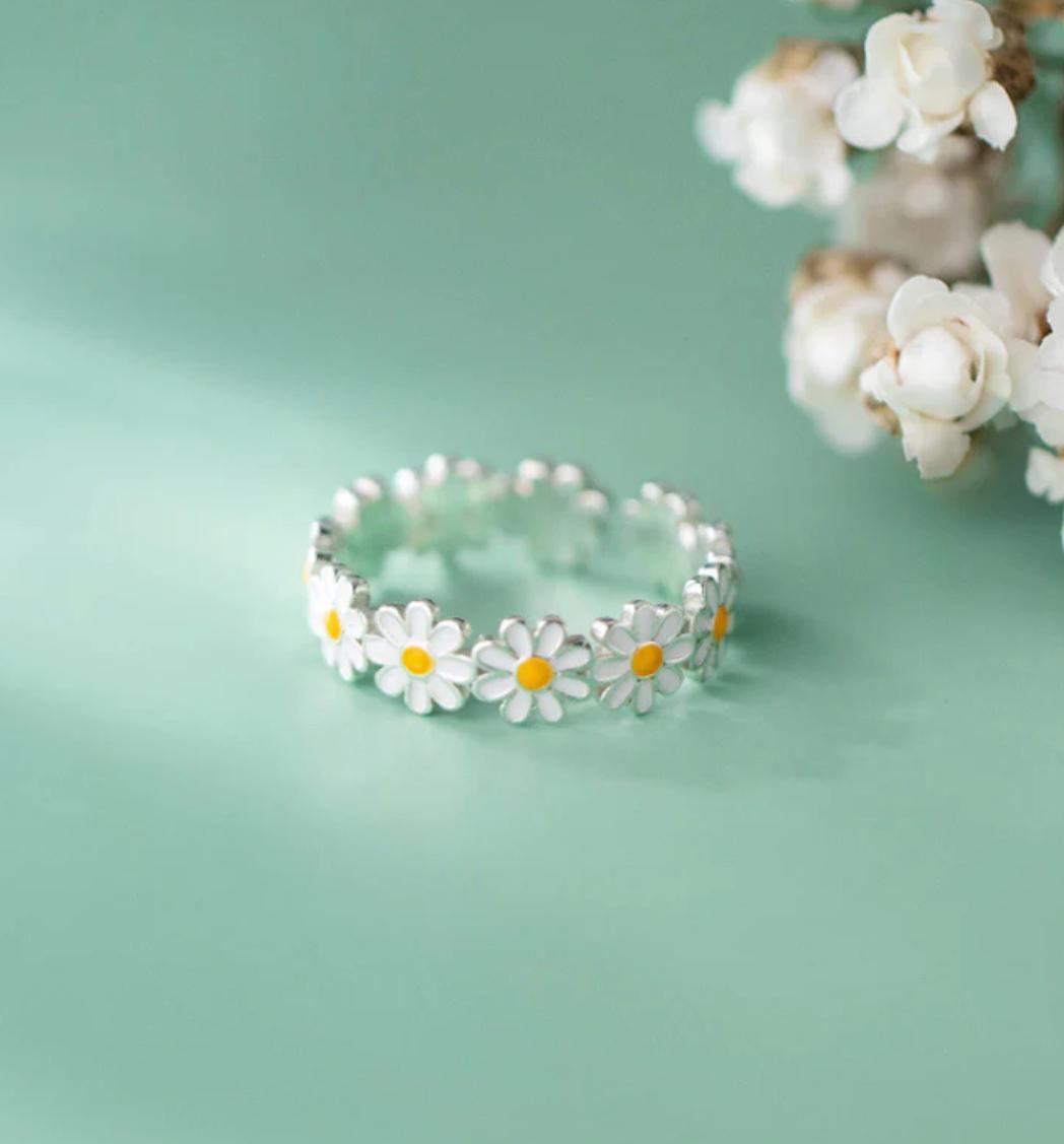 Daisy Bloom Adjustable Ring