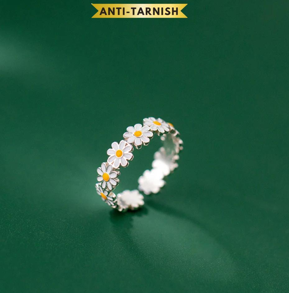 Daisy Bloom Adjustable Ring