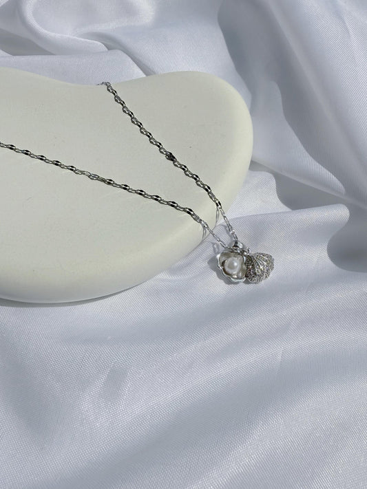 Shell Necklace with Pearl