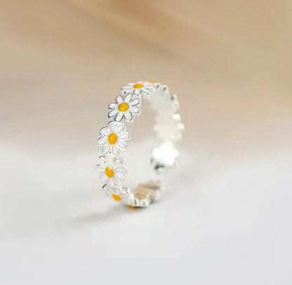 Daisy Bloom Adjustable Ring